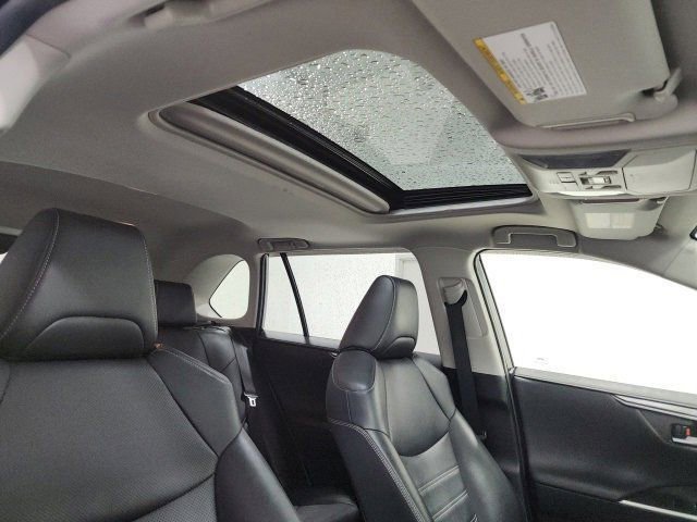 Used 2020 Toyota RAV4 Limited image 8