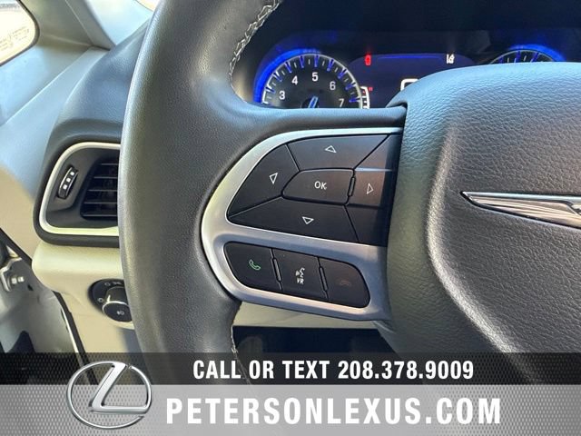 Used 2023 Chrysler Pacifica Touring-L FWD image 25