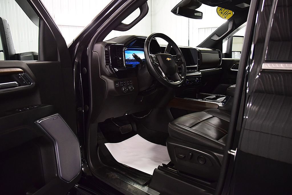 Used 2024 Chevrolet Silverado 2500 High Country w/ Z71 Off-Road Package AWD/4WD image 17