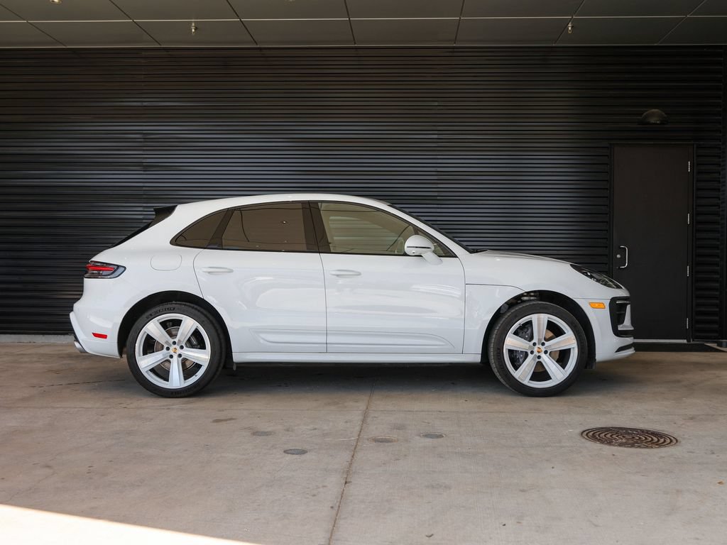 Certified 2026 Porsche Macan AWD/4WD image 8