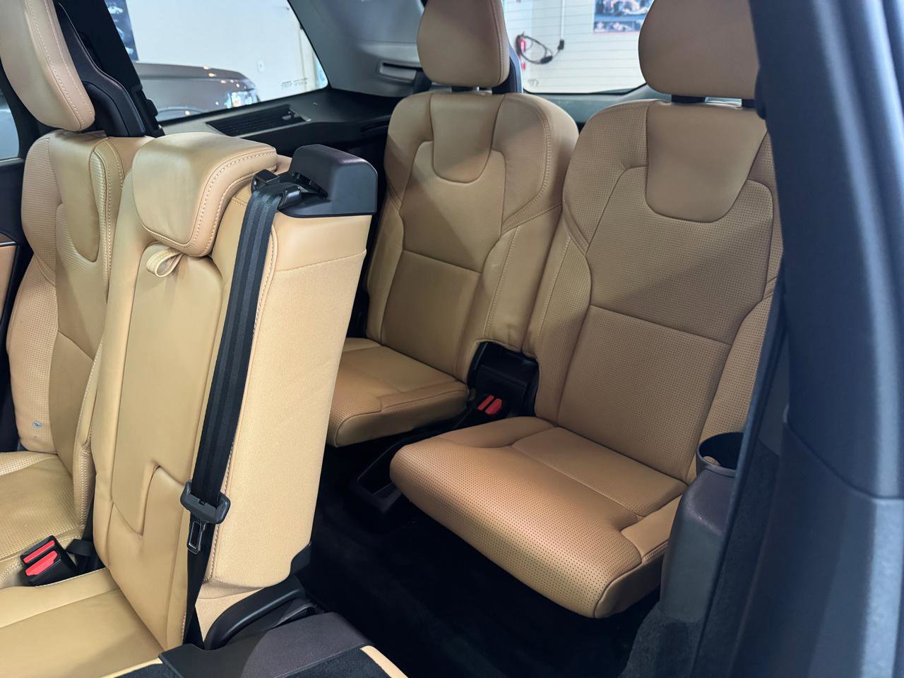 Used 2016 Volvo XC90 T8 Inscription w/ Vision Package image 10