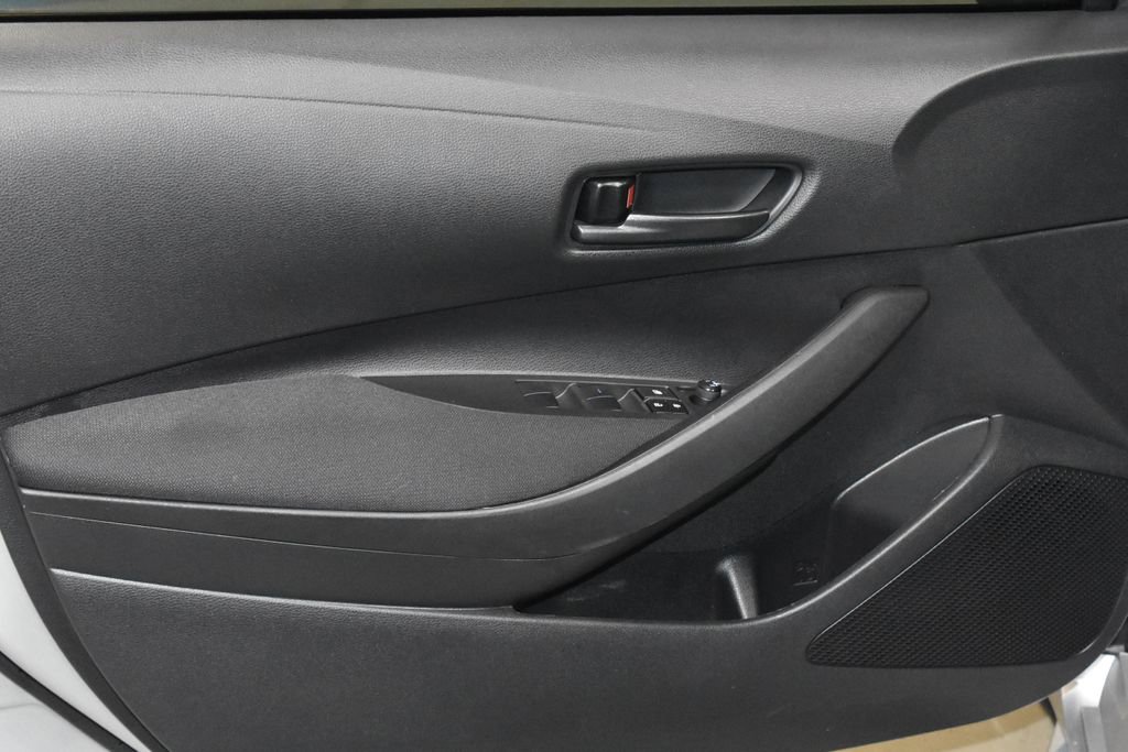 Used 2022 Toyota Corolla LE FWD image 4