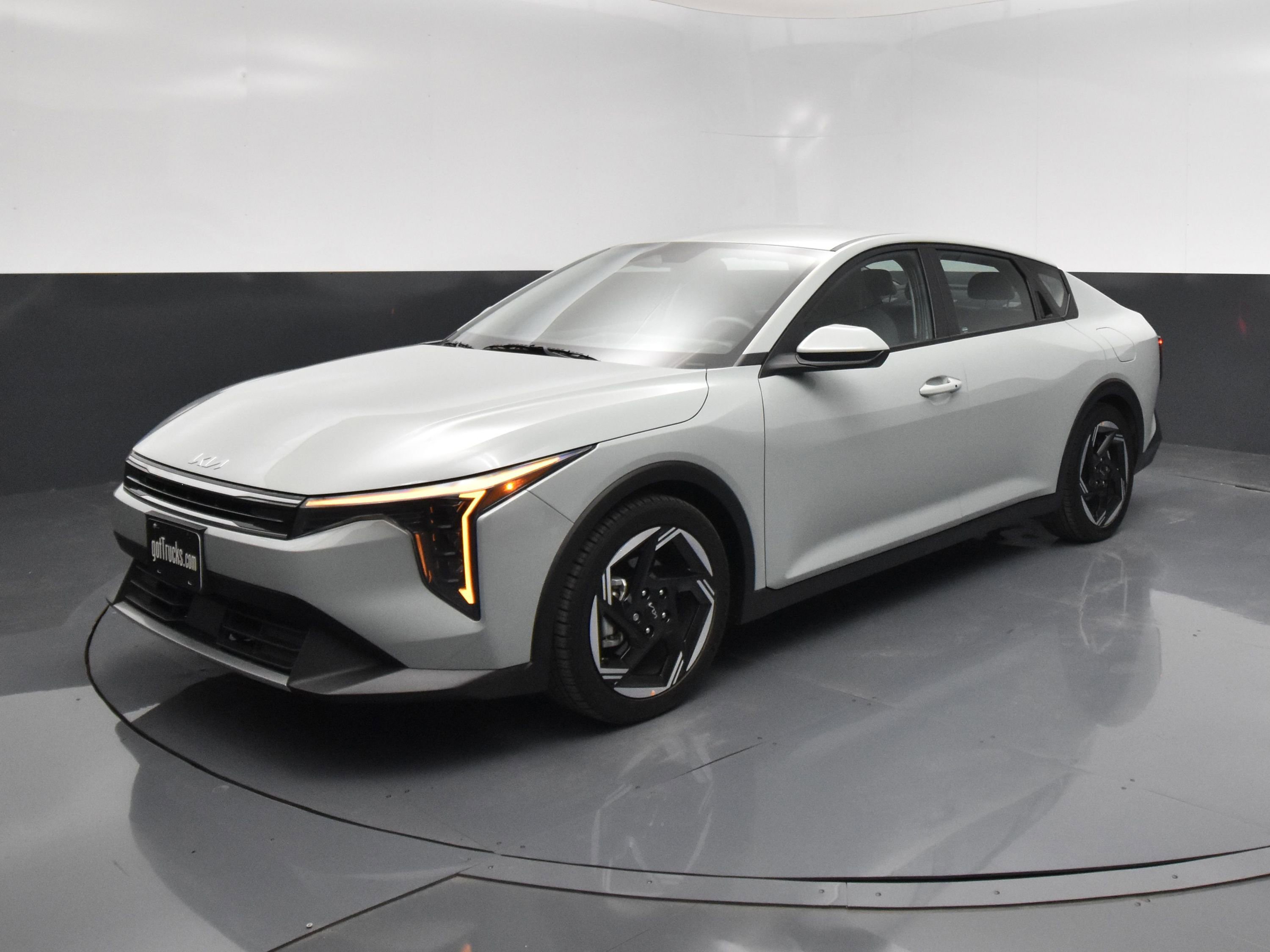 Used 2025 Kia K4 EX FWD image 2