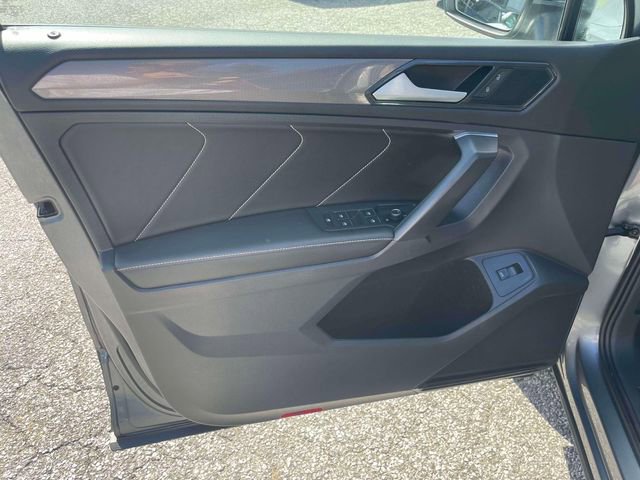 Used 2022 Volkswagen Tiguan SE image 16