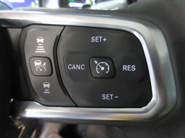 Used 2025 Jeep Wrangler Sahara image 18