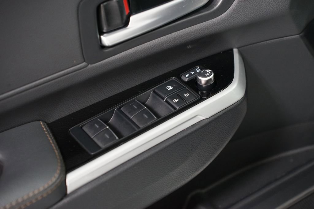Certified 2025 Toyota Sienna Platinum FWD image 35