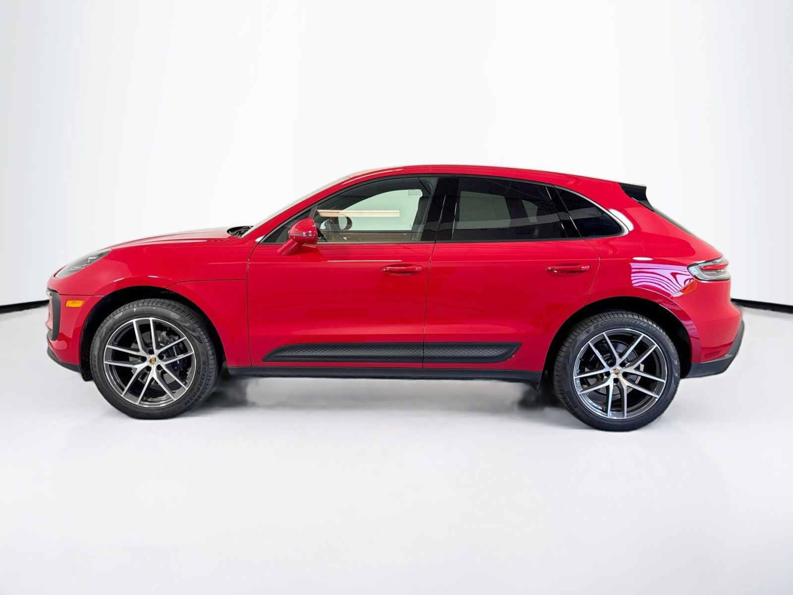 Used 2025 Porsche Macan w/ Premium Package Plus image 2