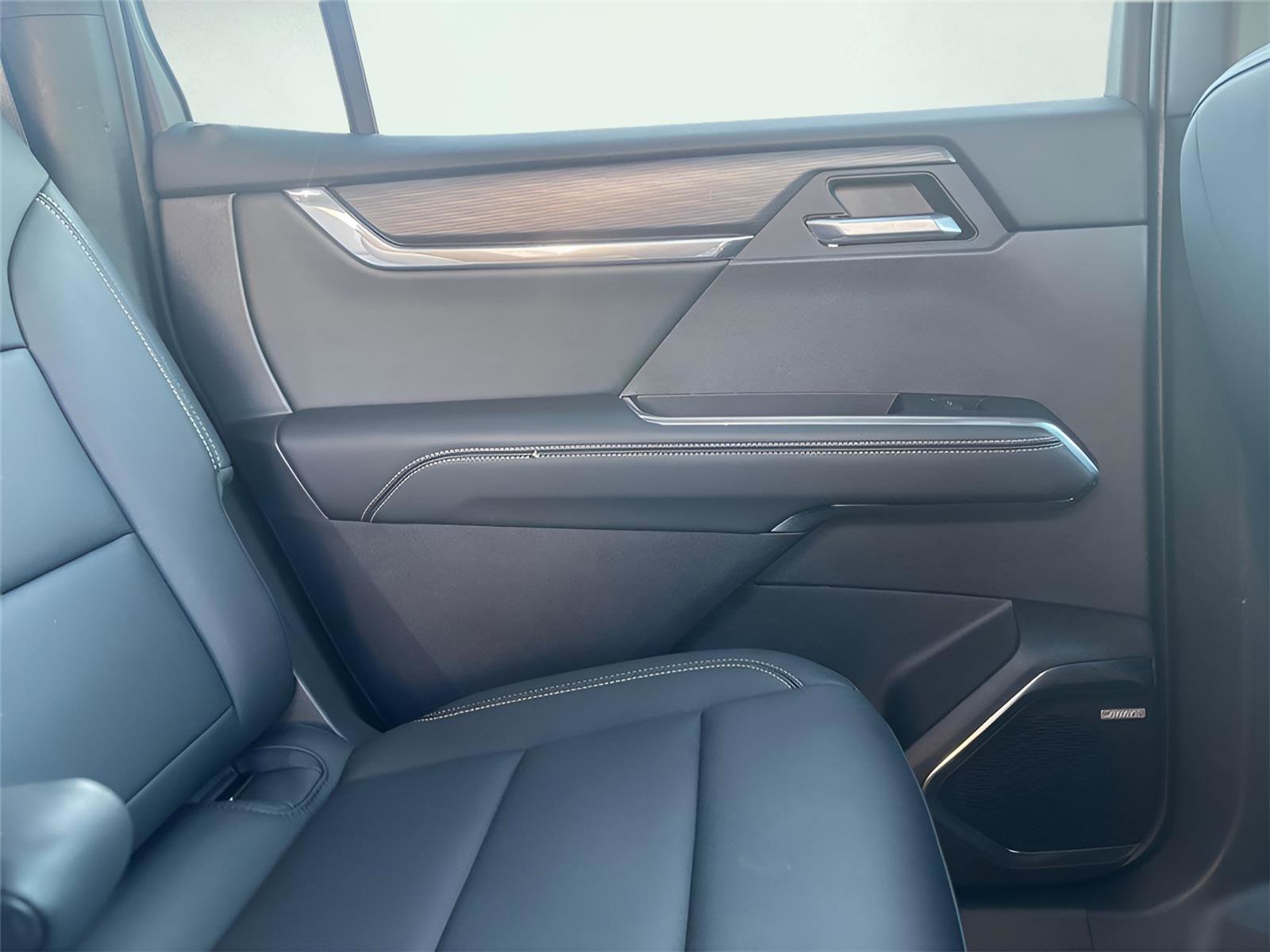 Used 2024 GMC Acadia Elevation image 32