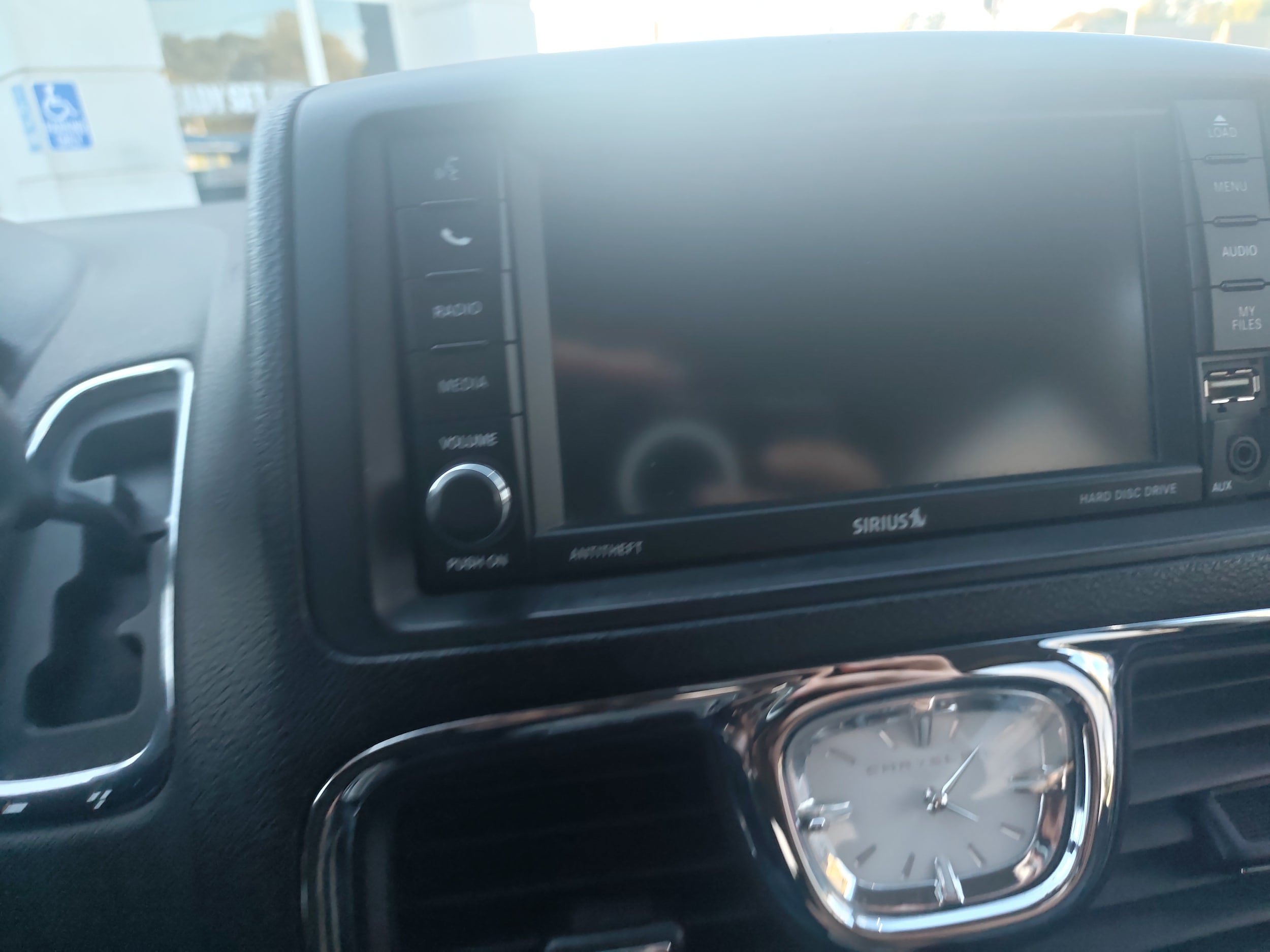Used 2014 Chrysler Town & Country Touring FWD image 8