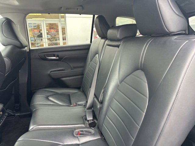 Used 2023 Toyota Highlander L image 14