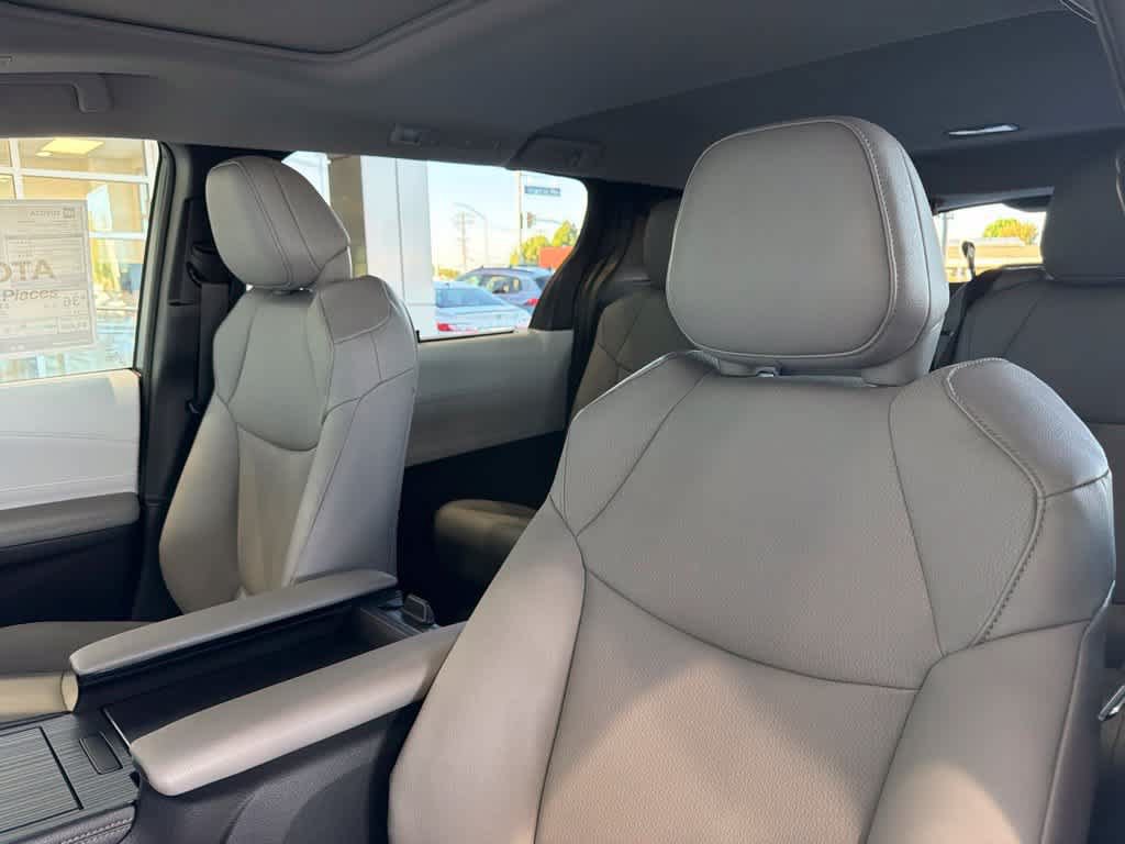 New 2026 Toyota Sienna XLE FWD image 19