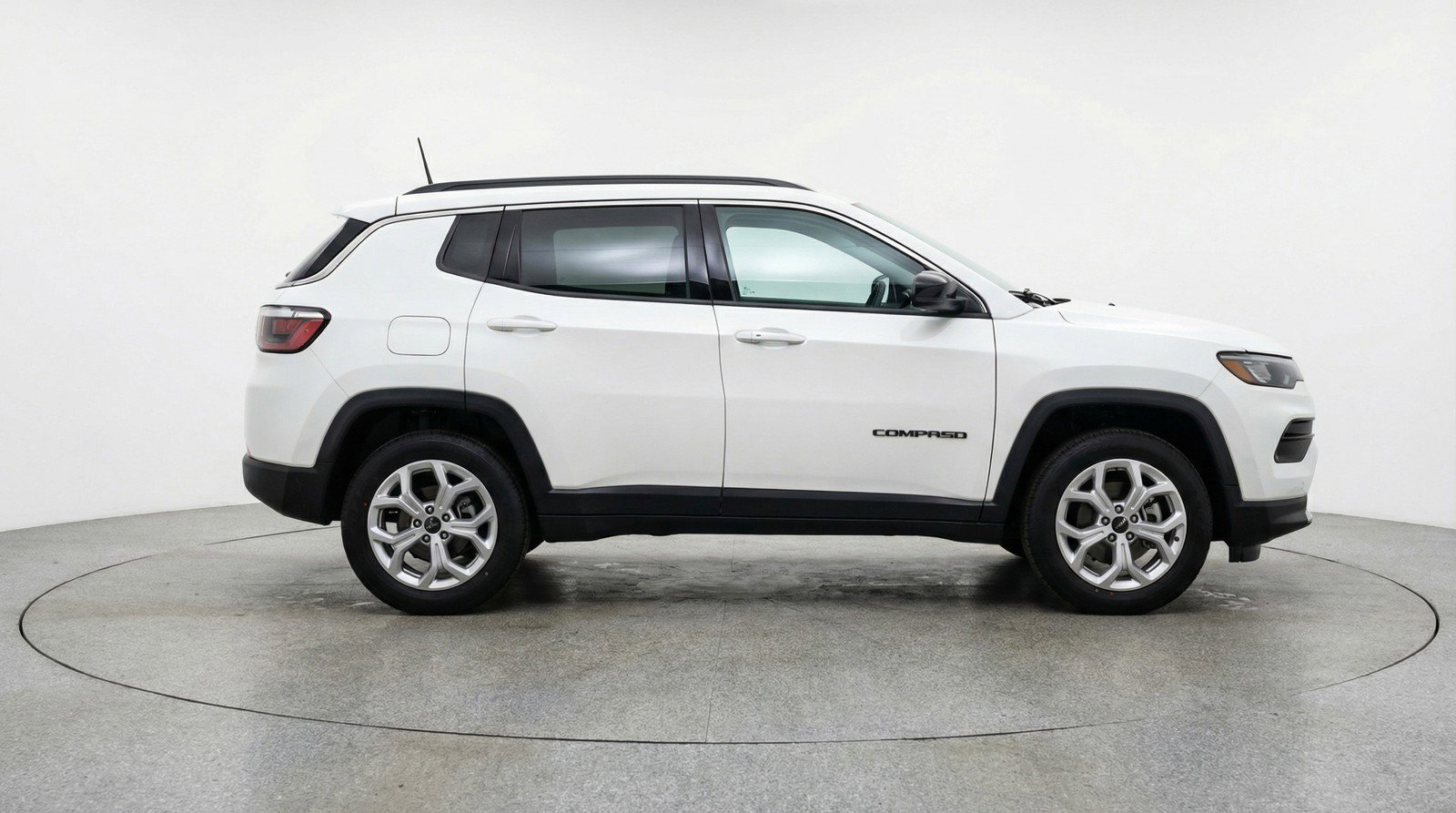 Used 2025 Jeep Compass Latitude AWD/4WD image 11