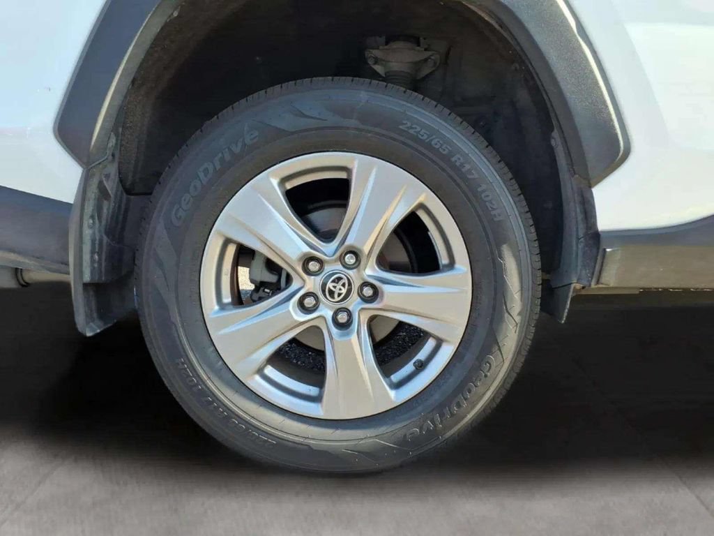 Used 2024 Toyota RAV4 XLE FWD image 20