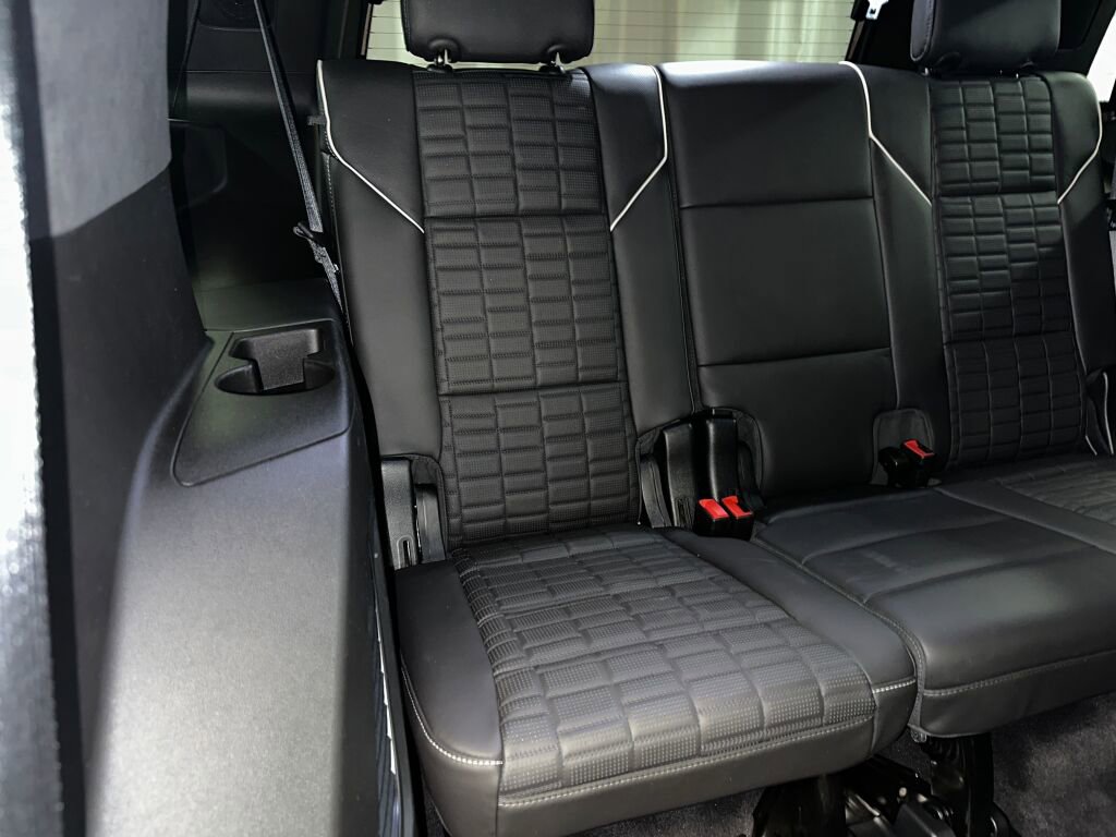 Certified 2023 Cadillac Escalade Sport Platinum w/ LPO, ONYX Package image 36