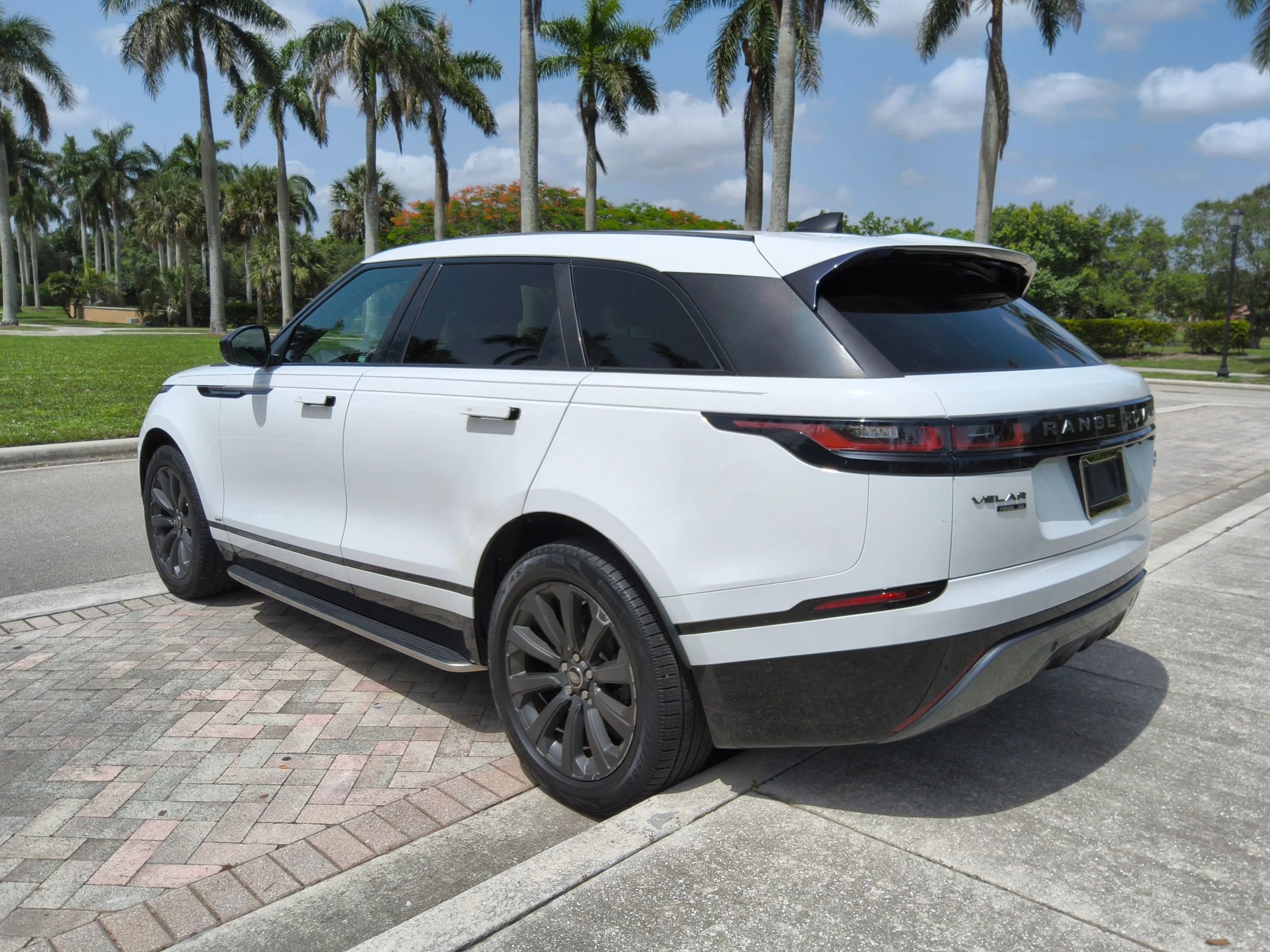 Used 2019 Land Rover Range Rover Velar R-Dynamic SE image 6