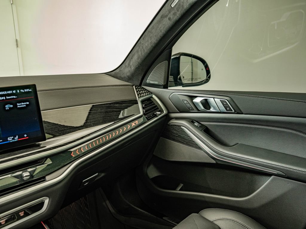 Used 2025 BMW X7 xDrive40i w/ M Sport Package AWD/4WD image 26