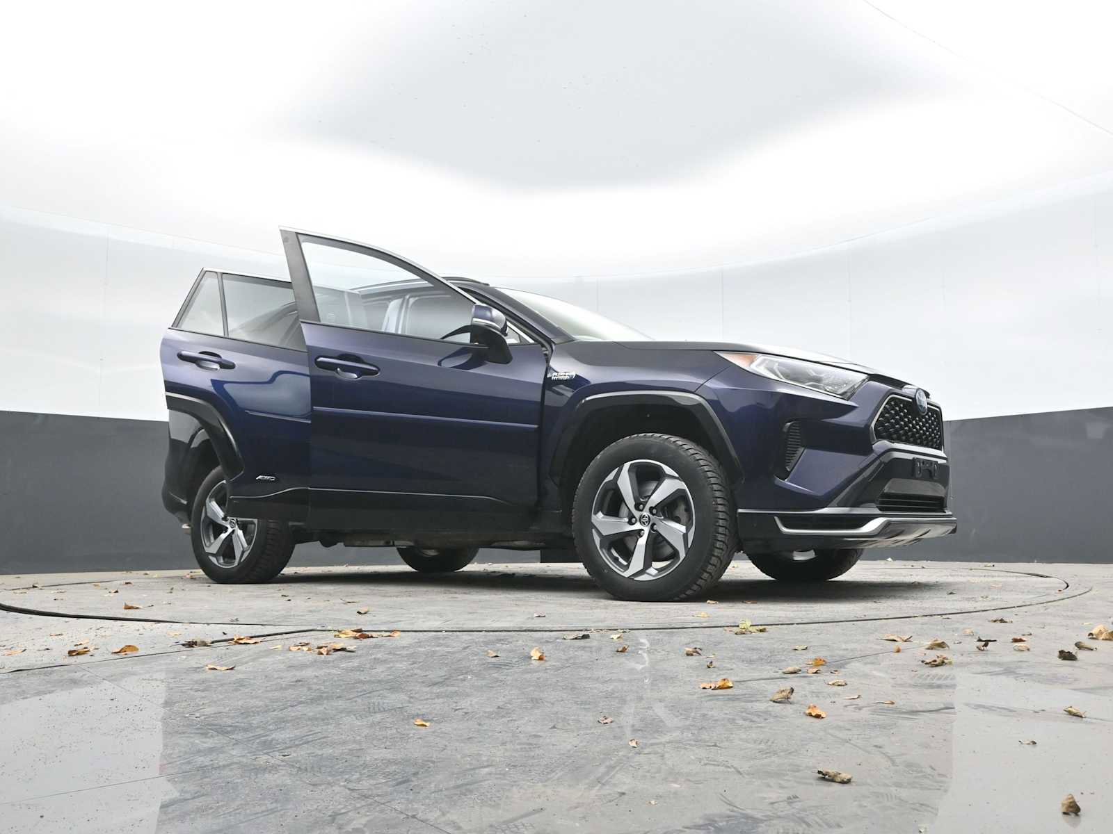 Used 2021 Toyota RAV4 SE w/ Weather & Moonroof Package image 50