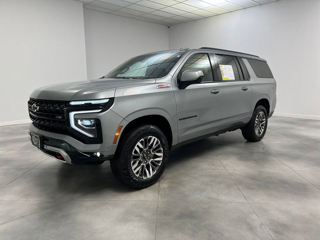 Used 2025 Chevrolet Suburban Z71 AWD/4WD image 3