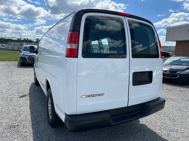 Used 2017 Chevrolet Express 2500 RWD image 11