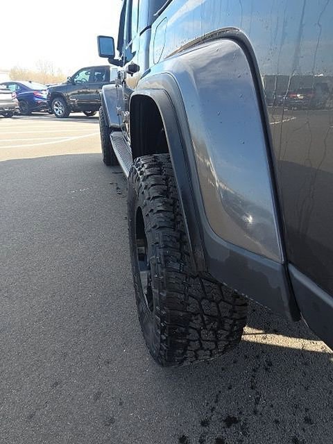 Used 2021 Jeep Gladiator Overland w/ Dual Top Group image 12