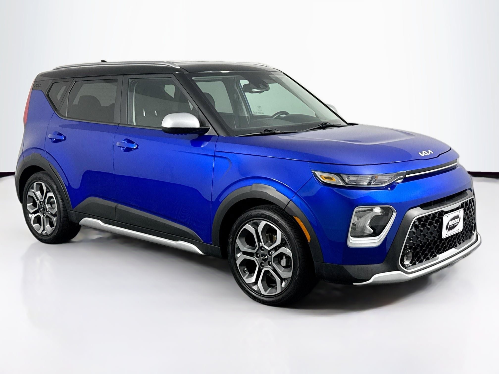 Used 2022 Kia Soul X-Line FWD image 2