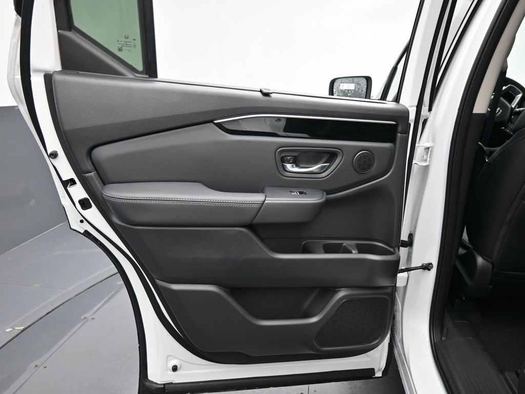 New 2025 Honda Pilot Touring image 35