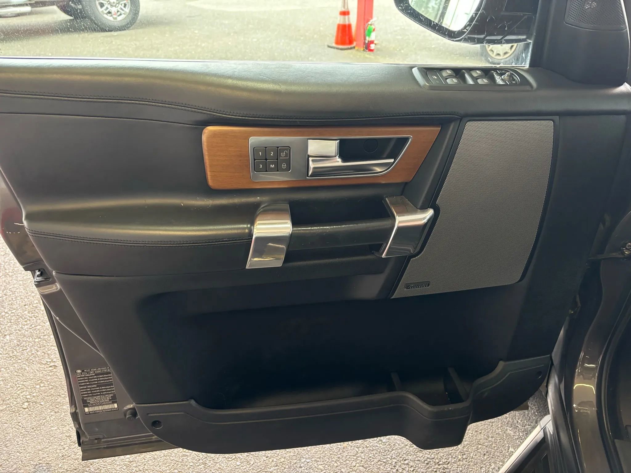 Used 2016 Land Rover LR4 HSE LUX image 12