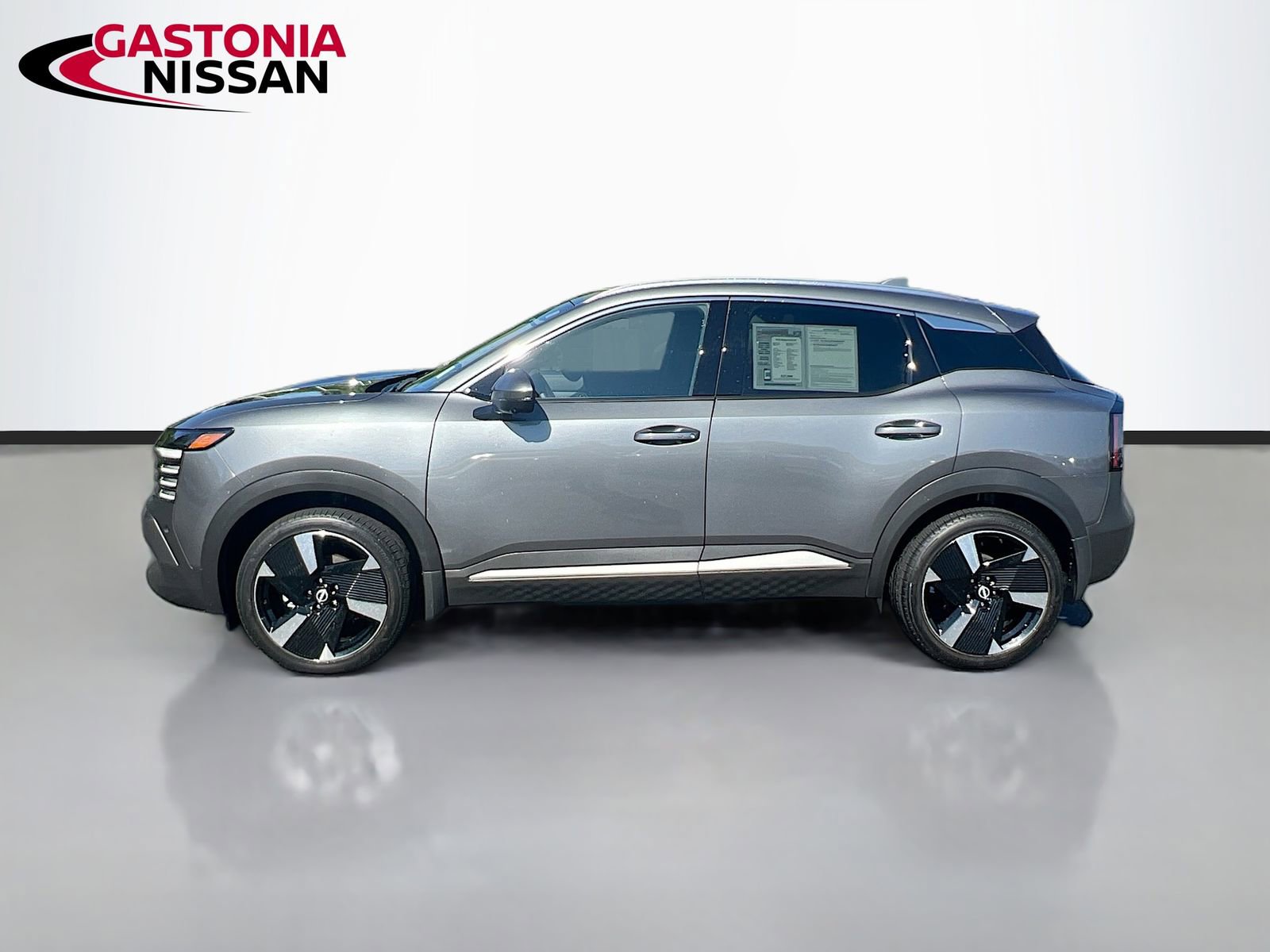 Used 2025 Nissan Kicks SR image 5