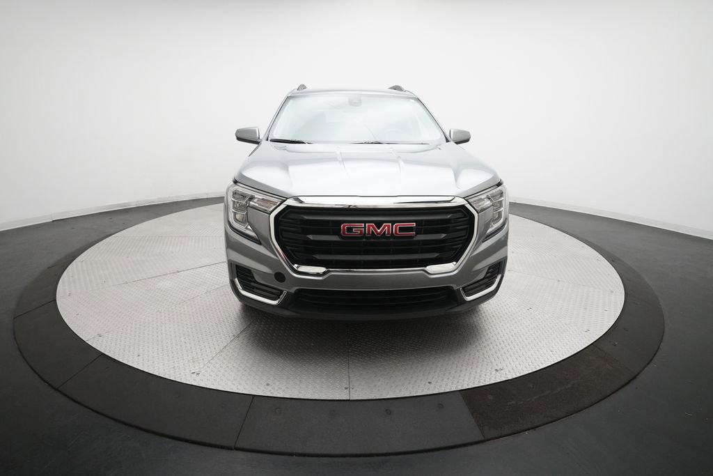Used 2024 GMC Terrain SLE w/ Driver Convenience Package image 11