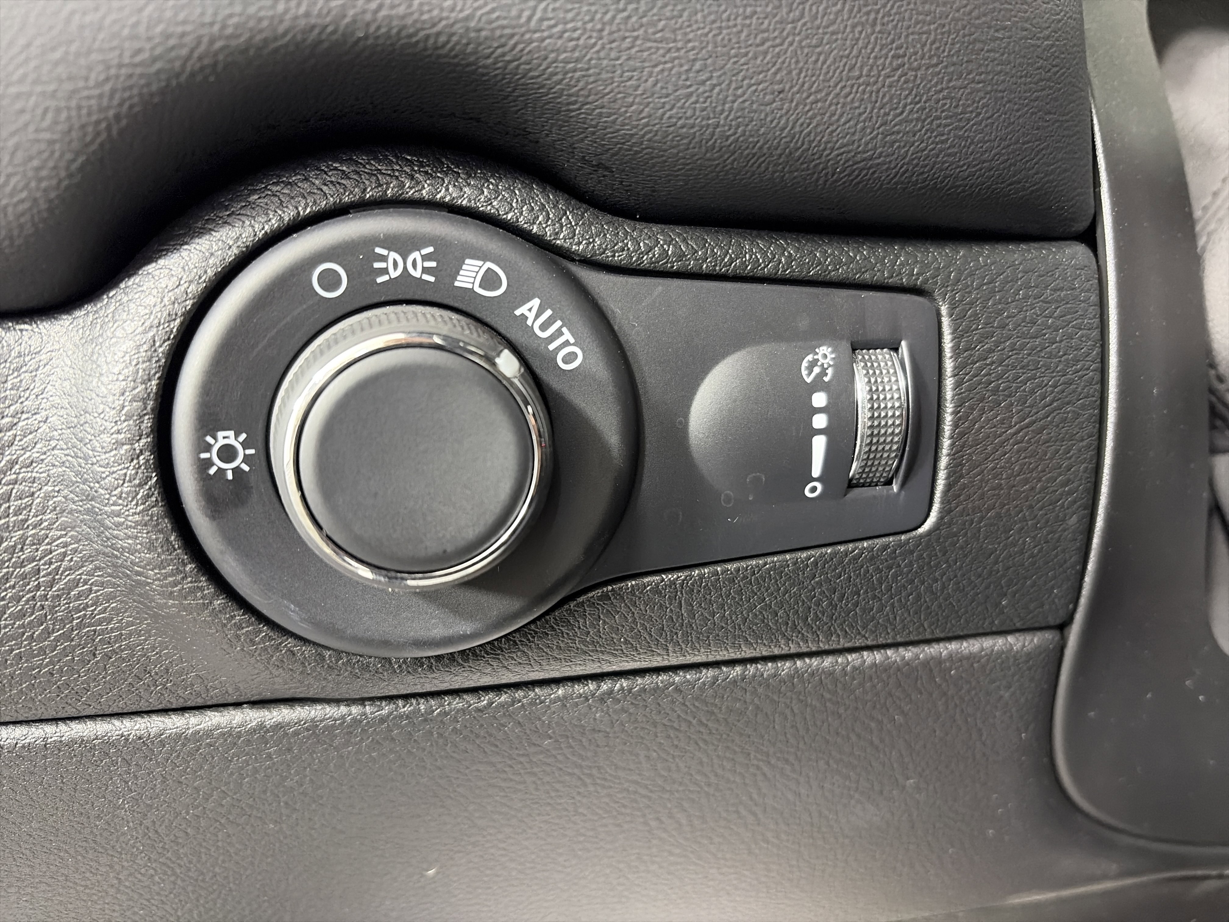 Used 2024 Dodge Durango GT image 34