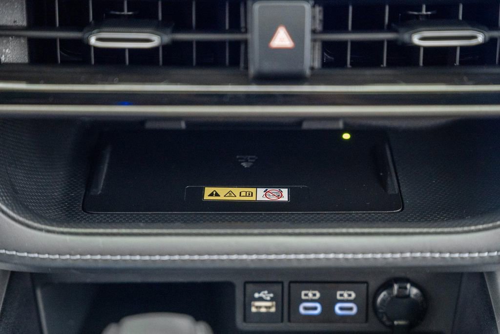 Used 2023 Toyota Highlander XLE AWD/4WD image 25
