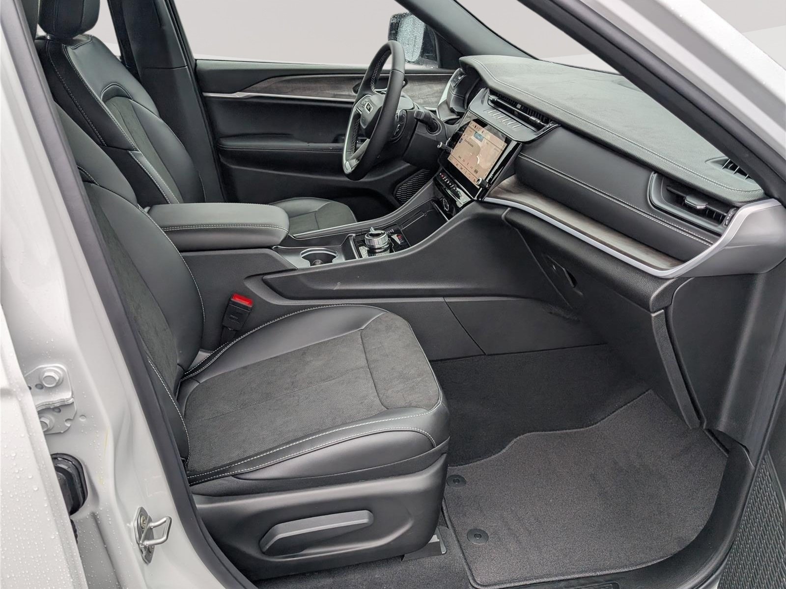 New 2026 Jeep Grand Cherokee Altitude AWD/4WD image 7