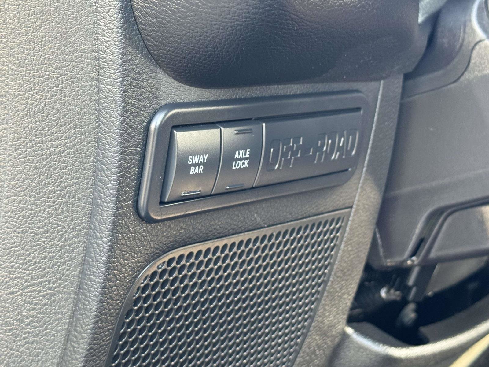 Used 2017 Jeep Wrangler Rubicon w/ Power Convenience Group image 10