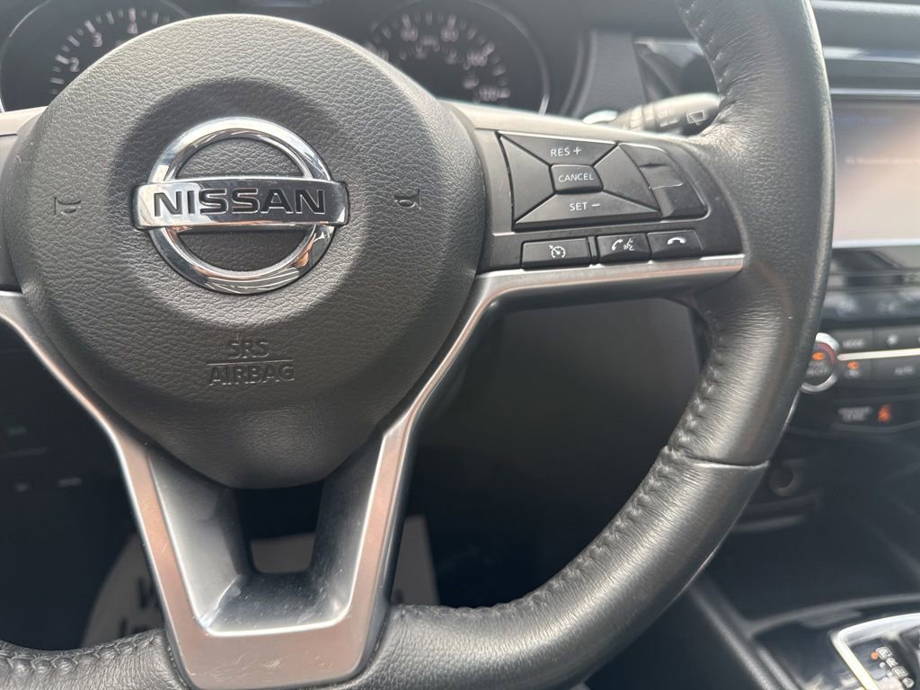 Used 2017 Nissan Rogue SV w/ SV Premium Package AWD/4WD image 29
