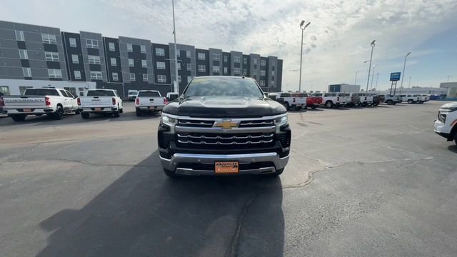 Used 2022 Chevrolet Silverado 1500 LTZ image 3