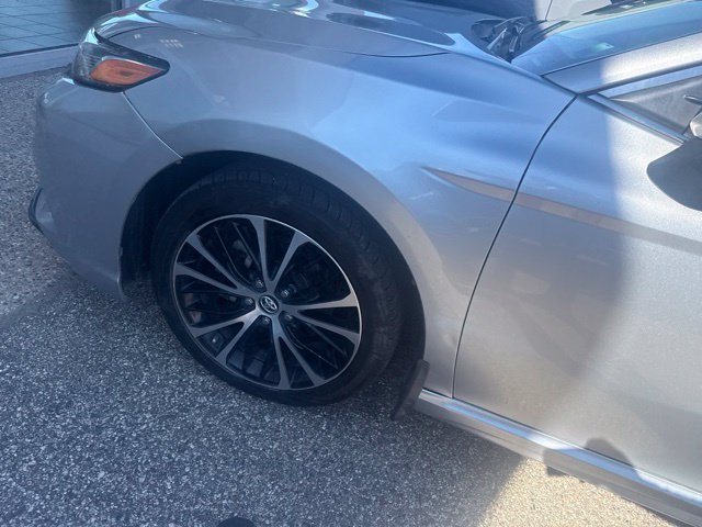 Used 2018 Toyota Camry SE w/ Convenience Package FWD image 8