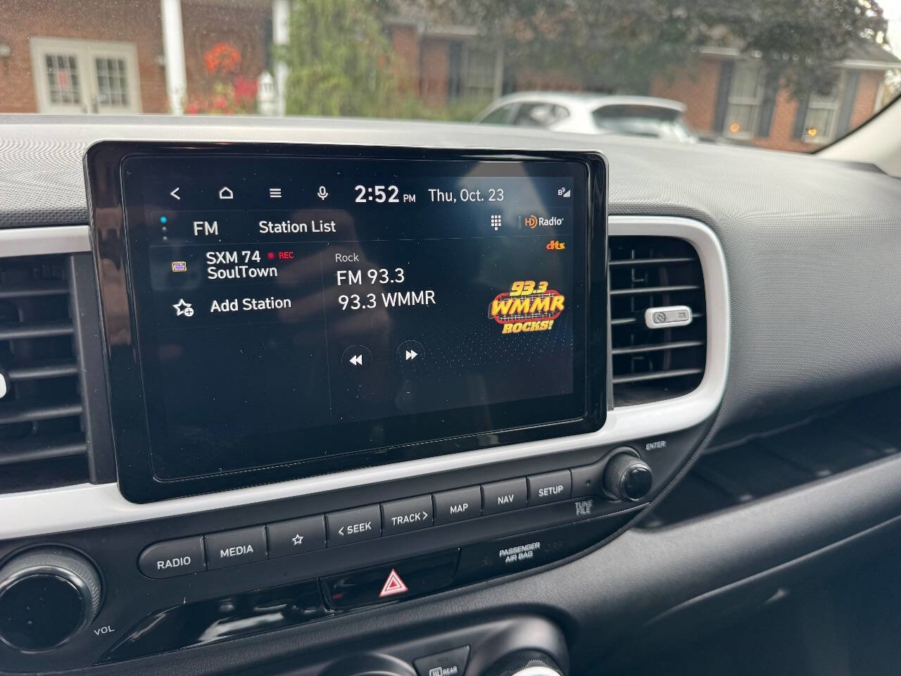 Used 2023 Hyundai Venue Limited image 10