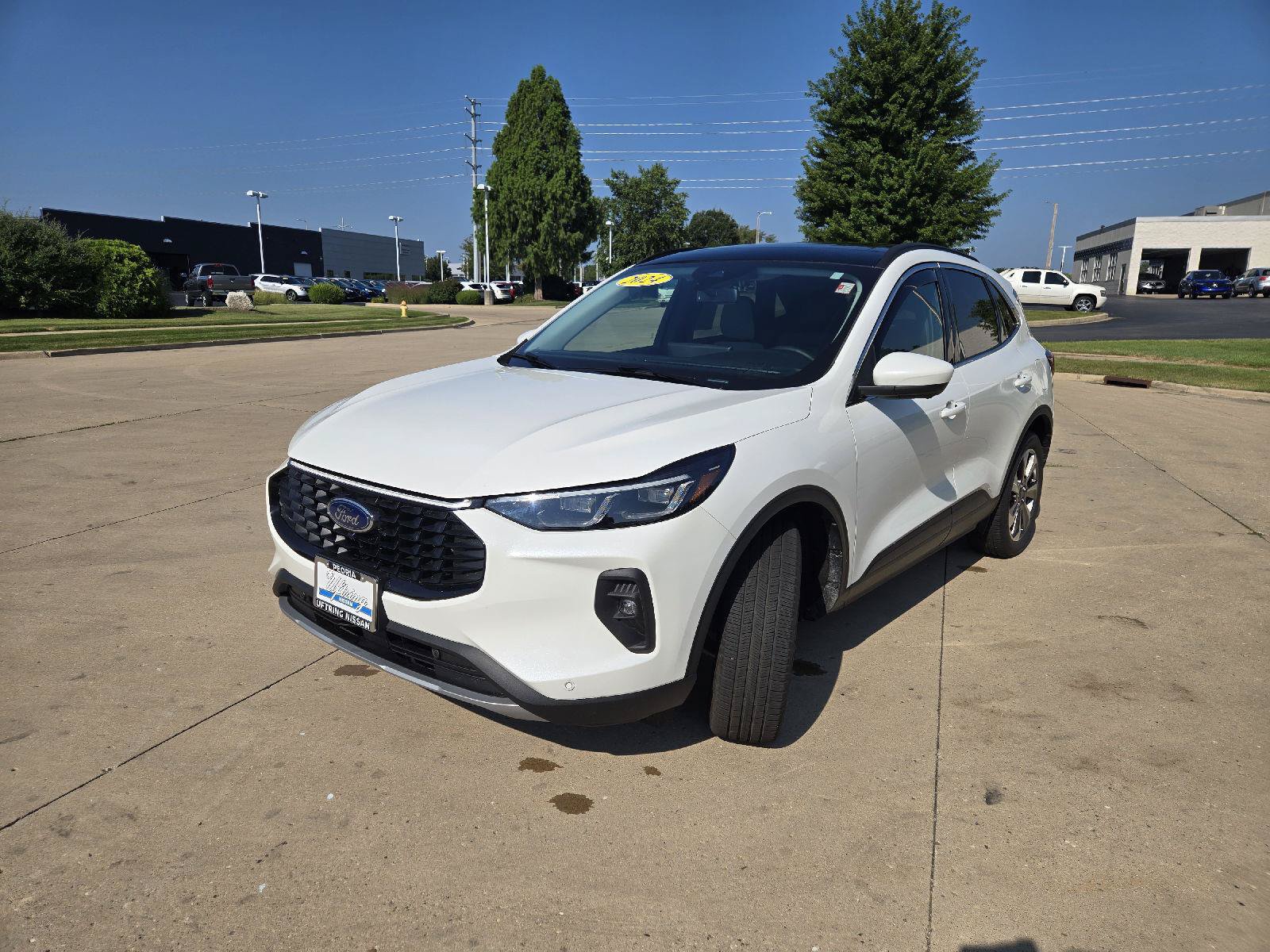 Used 2024 Ford Escape Platinum w/ Class II Trailer Tow Package AWD/4WD image 4