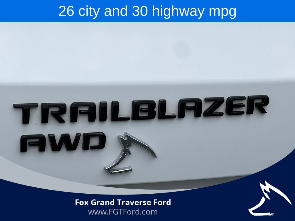 Used 2021 Chevrolet TrailBlazer RS w/ Technology Package AWD/4WD image 2