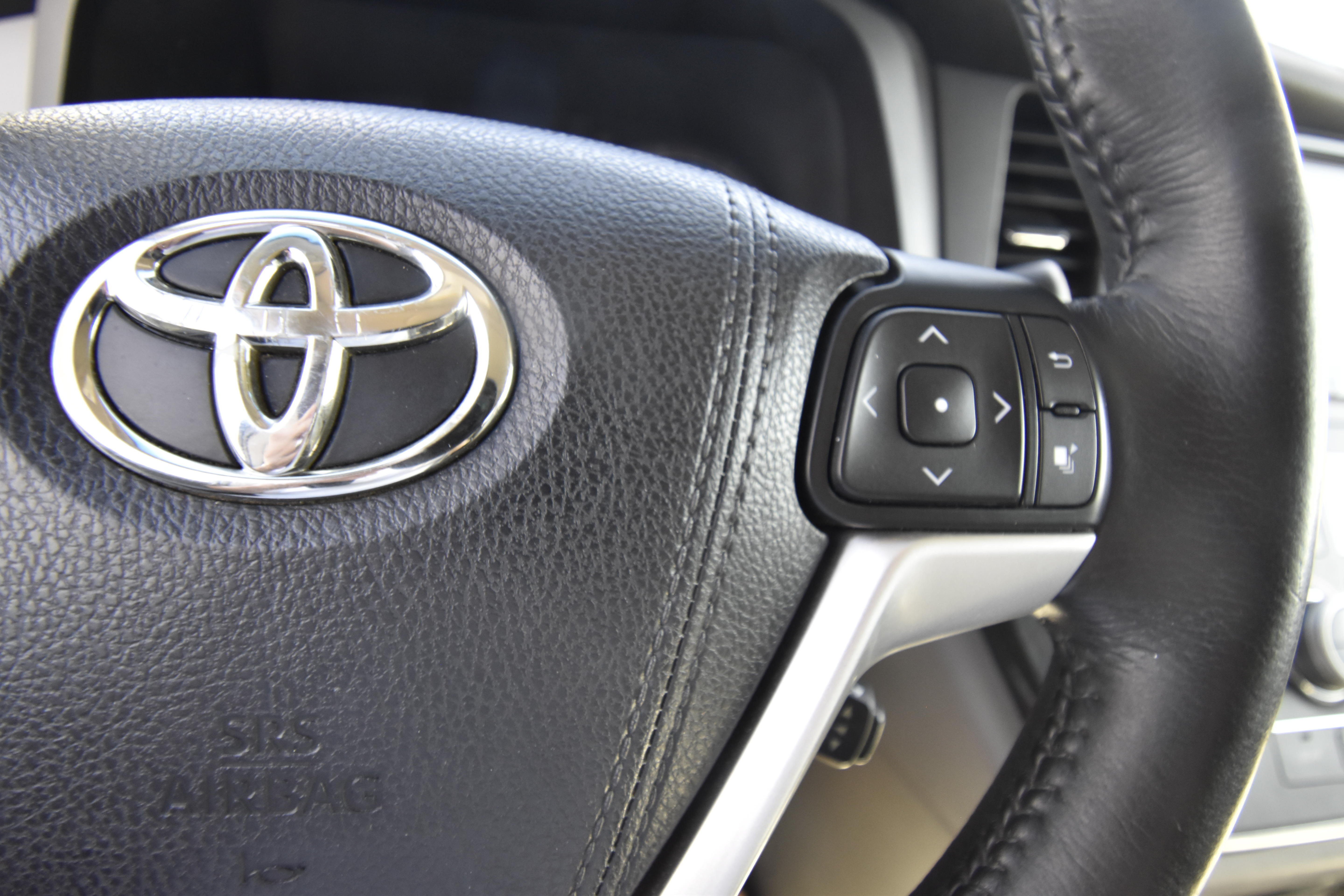 Used 2017 Toyota Sienna XLE FWD image 17