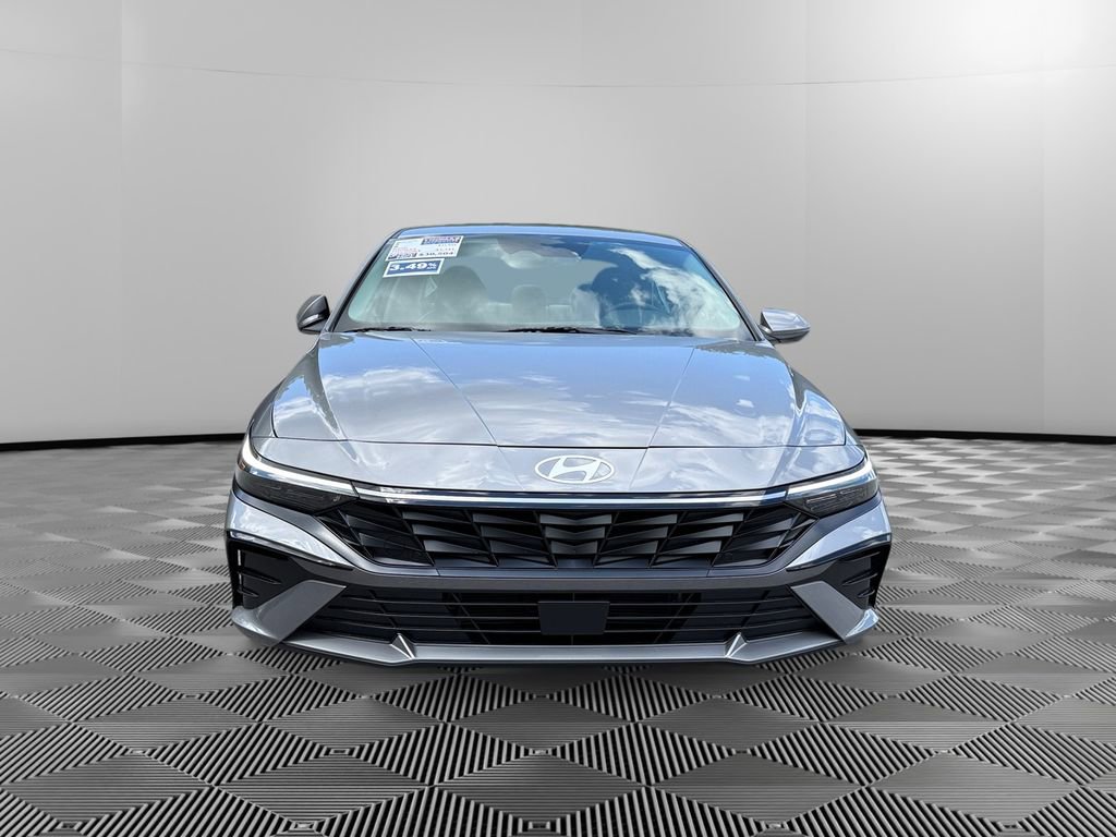 Used 2025 Hyundai Elantra Limited image 2