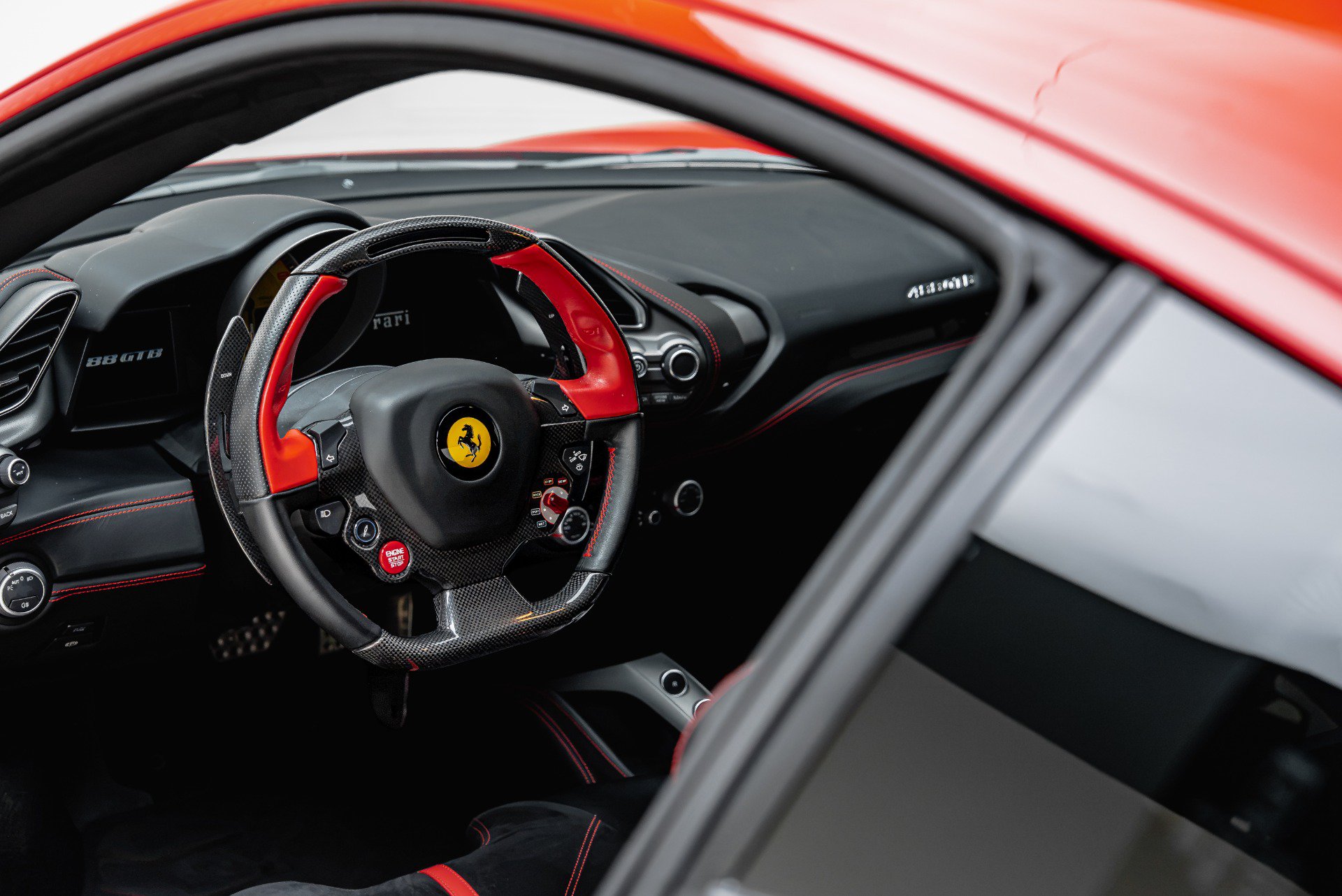 Used 2018 Ferrari 488 GTB RWD image 44
