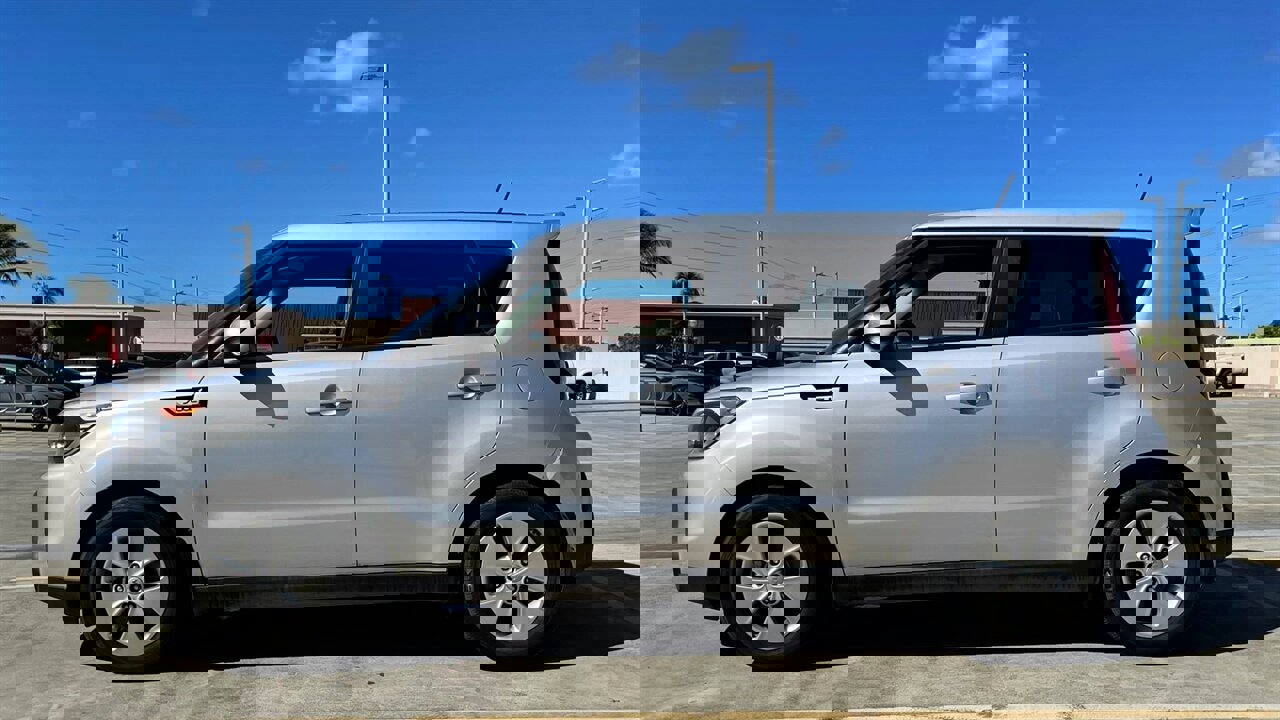 Used 2015 Kia Soul + image 2