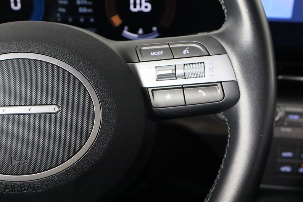 Used 2025 Hyundai Kona SEL image 16