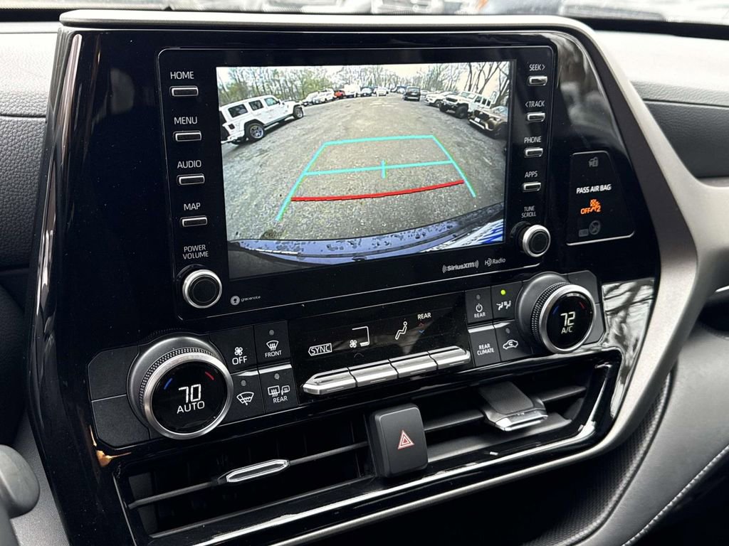 Used 2021 Toyota Highlander LE image 29