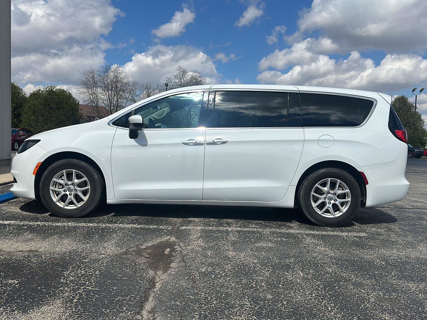 Used 2022 Chrysler Voyager LX FWD image 8