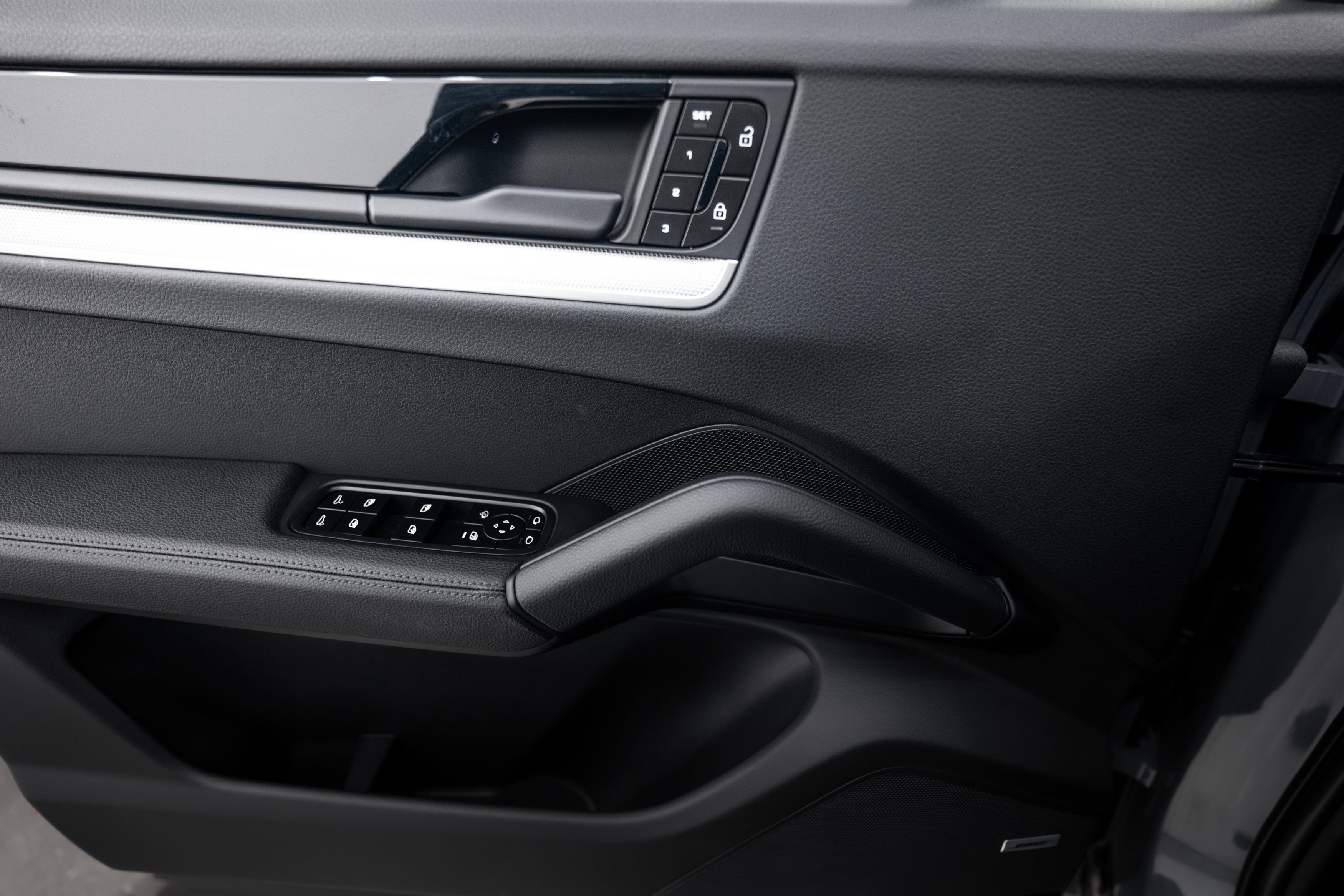 Certified 2025 Porsche Cayenne image 17