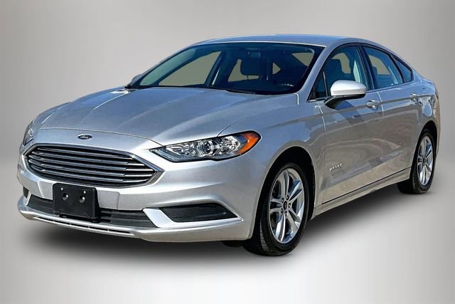 Used 2018 Ford Fusion S image 2