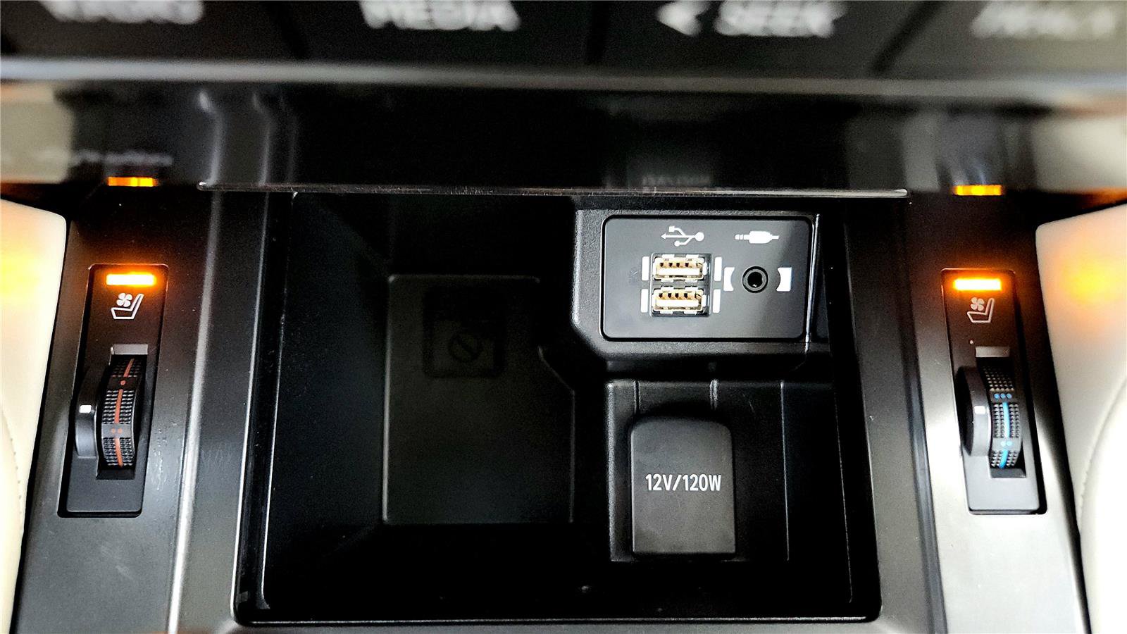 Used 2023 Lexus GX 460 Premium w/ Premium Package image 36