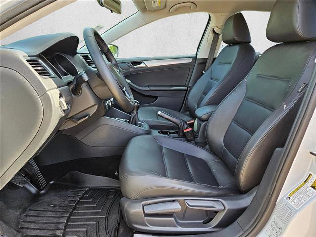Used 2017 Volkswagen Jetta SE image 14